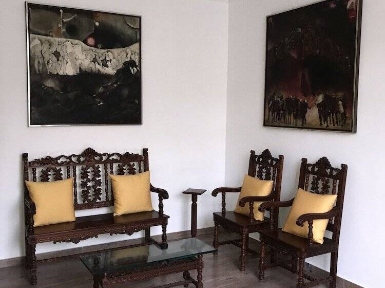 بنسيون Larq'a Park Rooms