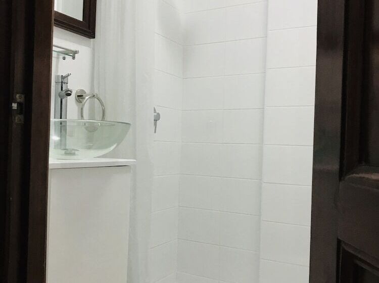 بنسيون Larq'a Park Rooms