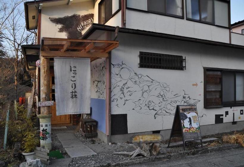 פנסיון Nikkorisou Backpackers Hostel