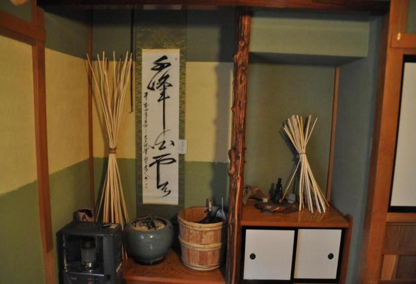 פנסיון Nikkorisou Backpackers Hostel