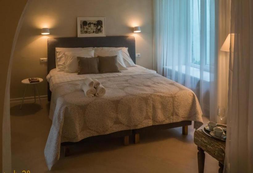 Studio28 Boutique Rooms