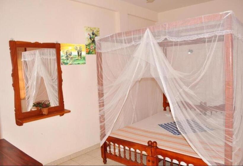 Alberg Dilena Beach Inn