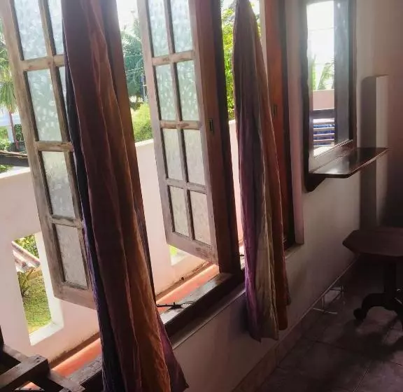 ユースホステル Dilena Beach Inn