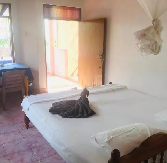 ユースホステル Dilena Beach Inn