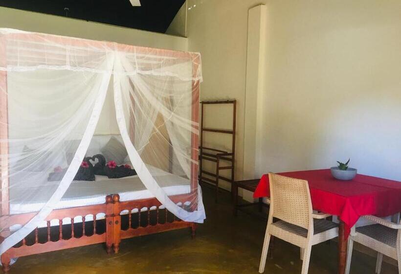 Alberg Dilena Beach Inn