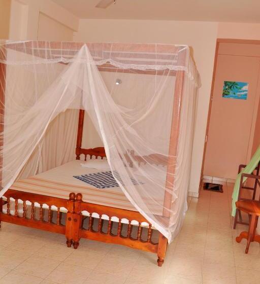 Alberg Dilena Beach Inn