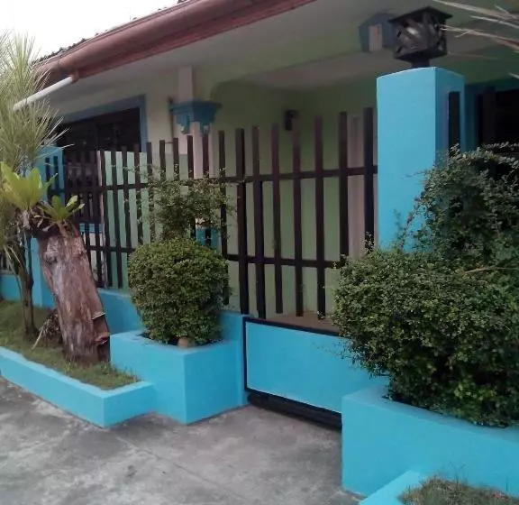 ペンション Gomez Guest House