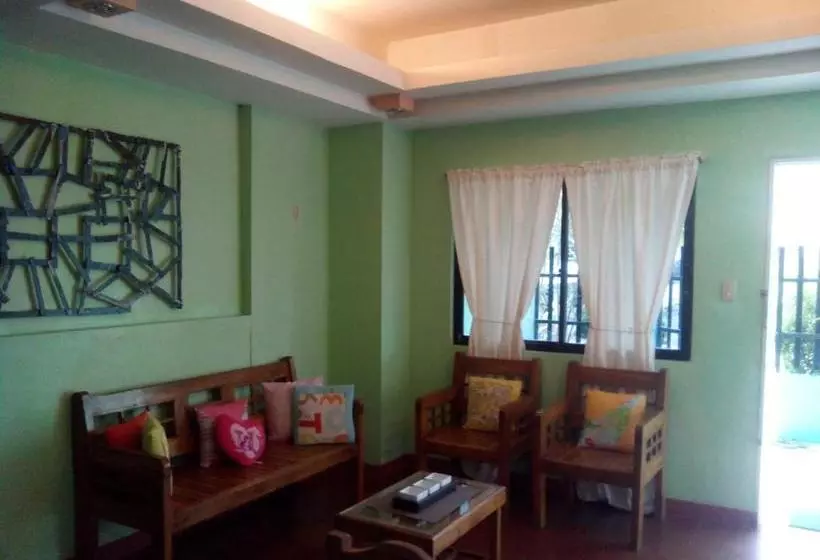 ペンション Gomez Guest House