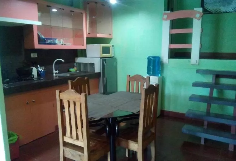 ペンション Gomez Guest House