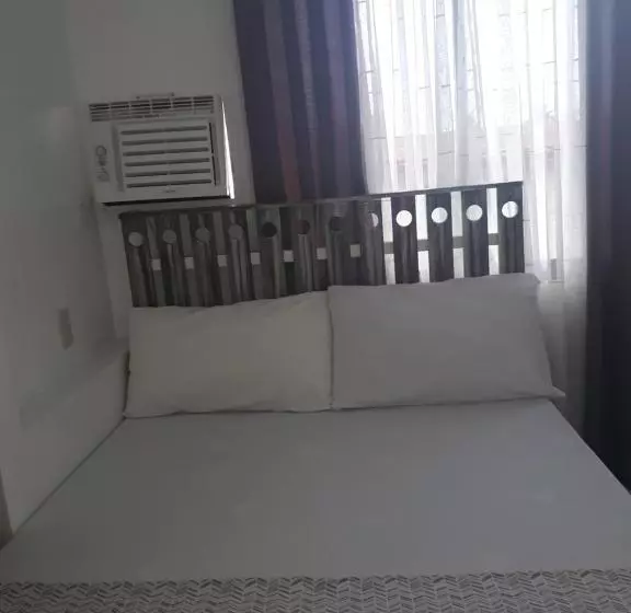 ペンション Gomez Guest House