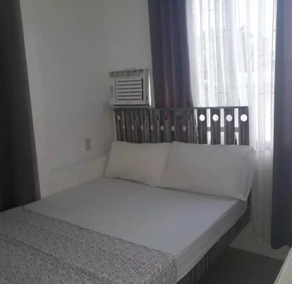 ペンション Gomez Guest House