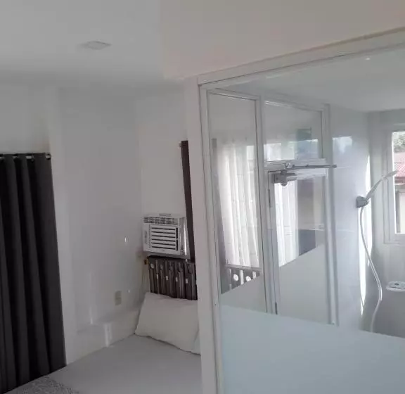 ペンション Gomez Guest House