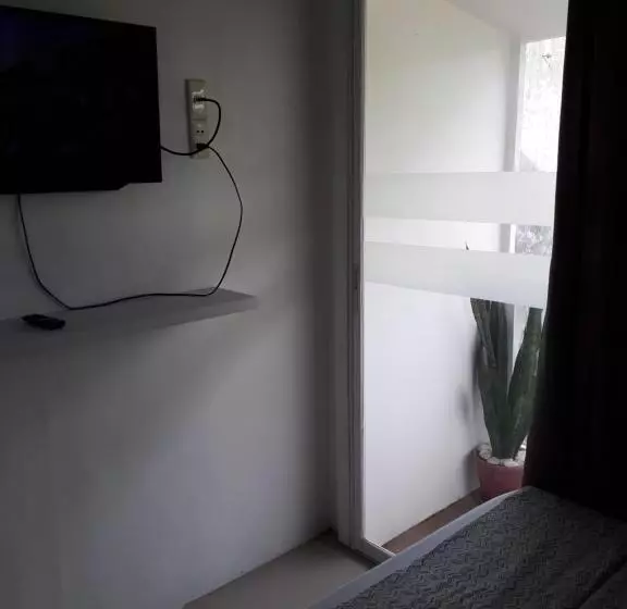 ペンション Gomez Guest House