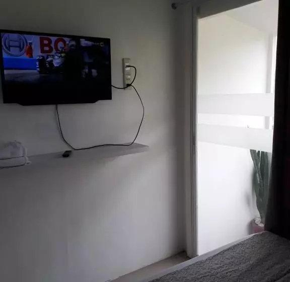 ペンション Gomez Guest House