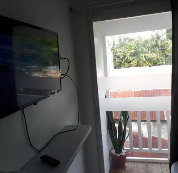 ペンション Gomez Guest House