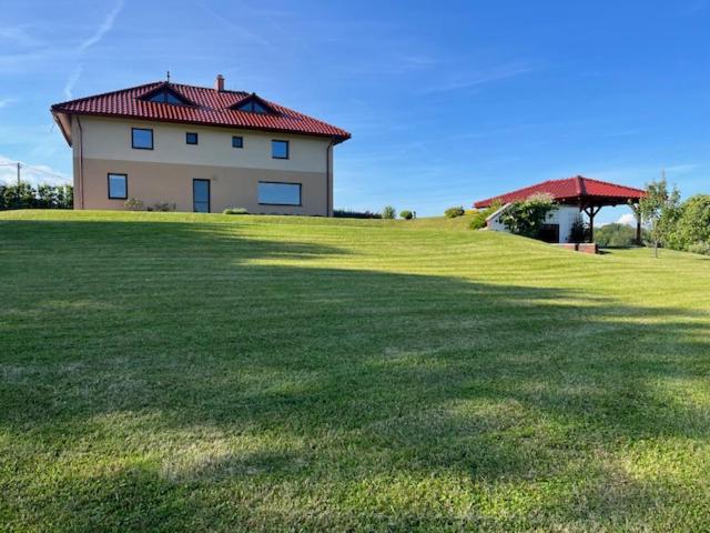 Panzió Penzion Bez Modrého Páva