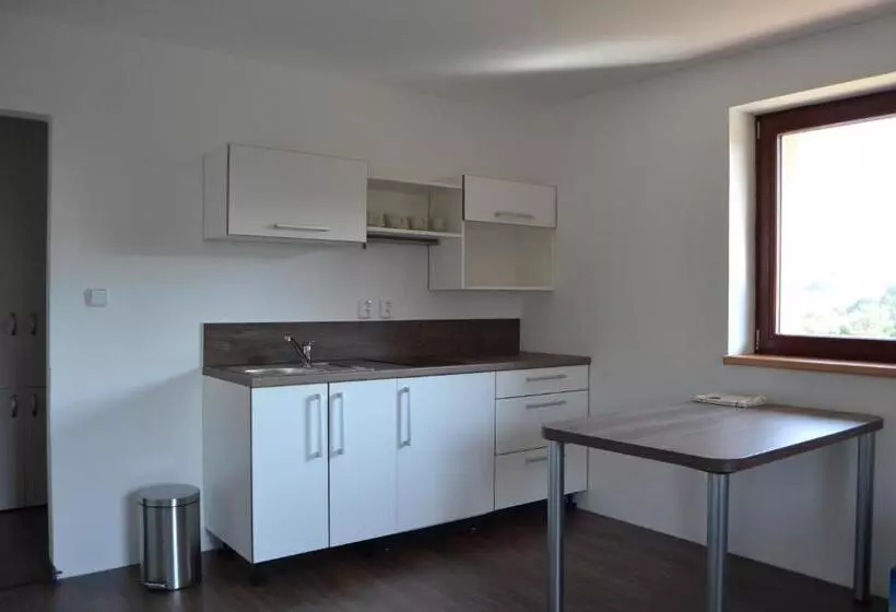 Majatalo Penzion Bez Modrého Páva