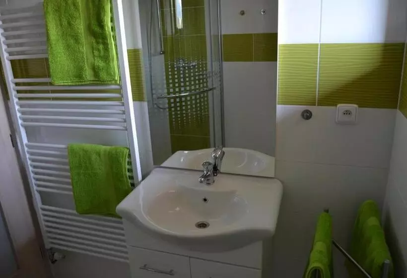 Majatalo Penzion Bez Modrého Páva