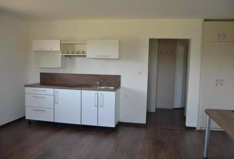 Majatalo Penzion Bez Modrého Páva