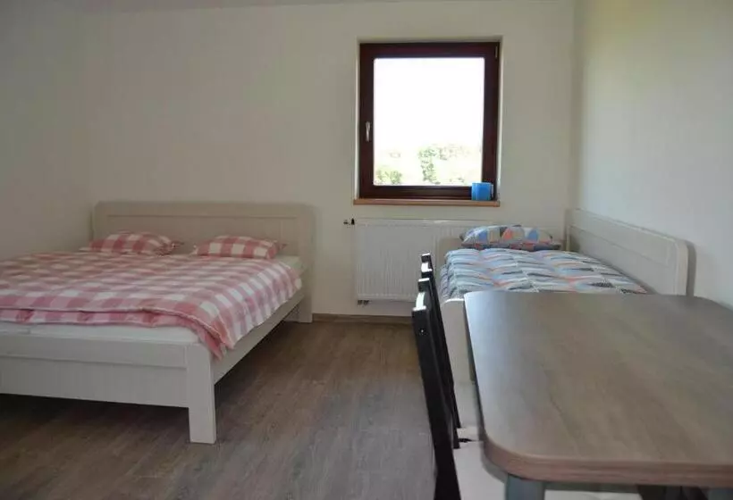 Majatalo Penzion Bez Modrého Páva