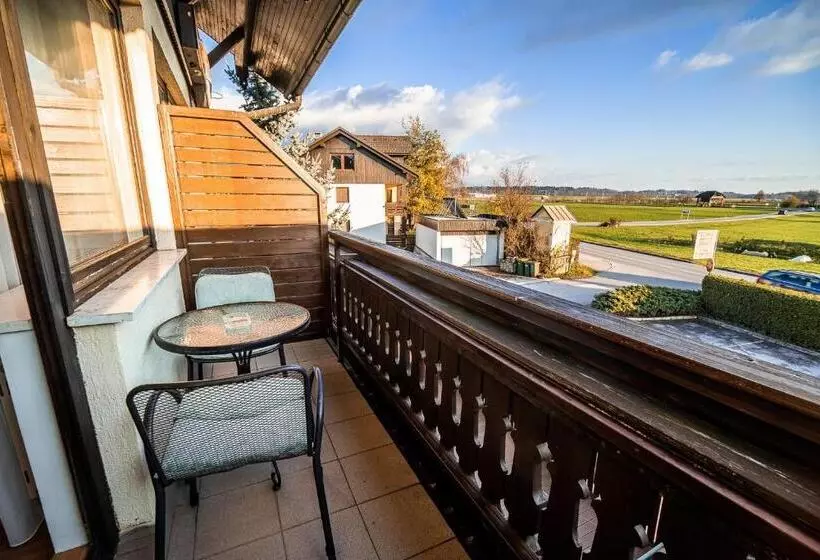 پانسیون Guesthouse Leski Dvor