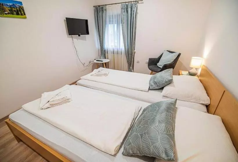 پانسیون Guesthouse Leski Dvor