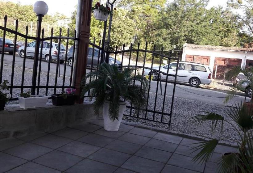 פנסיון Stephanovy Guest House