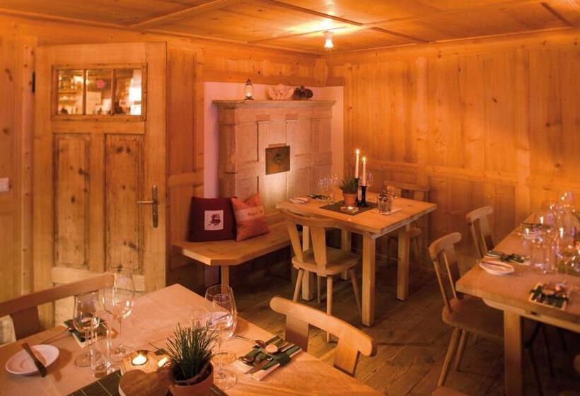 ユースホステル Naze`s Hus Mellau