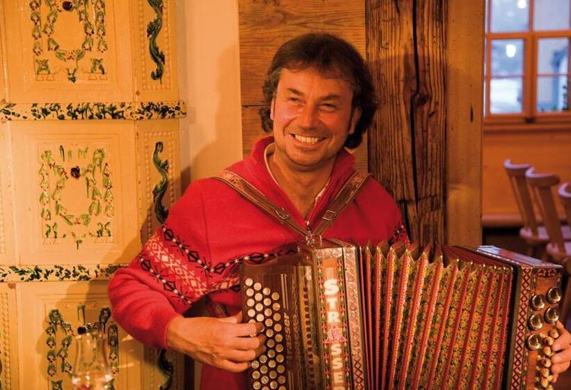 ユースホステル Naze`s Hus Mellau