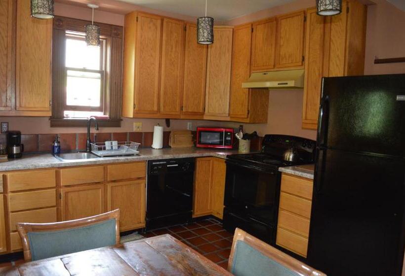 הוסטל The Ouray Main Street Inn