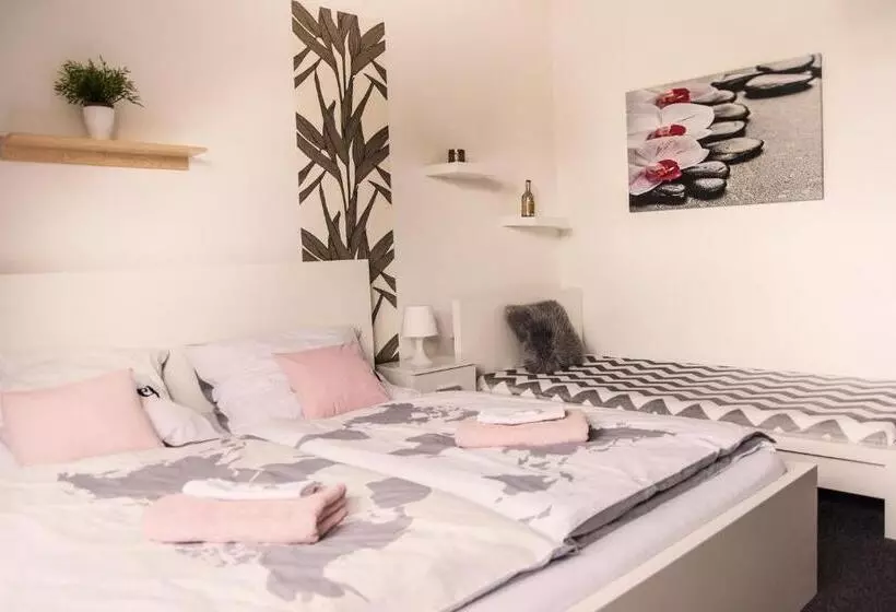 ペンション Guesthouse Zlatý Hrozen