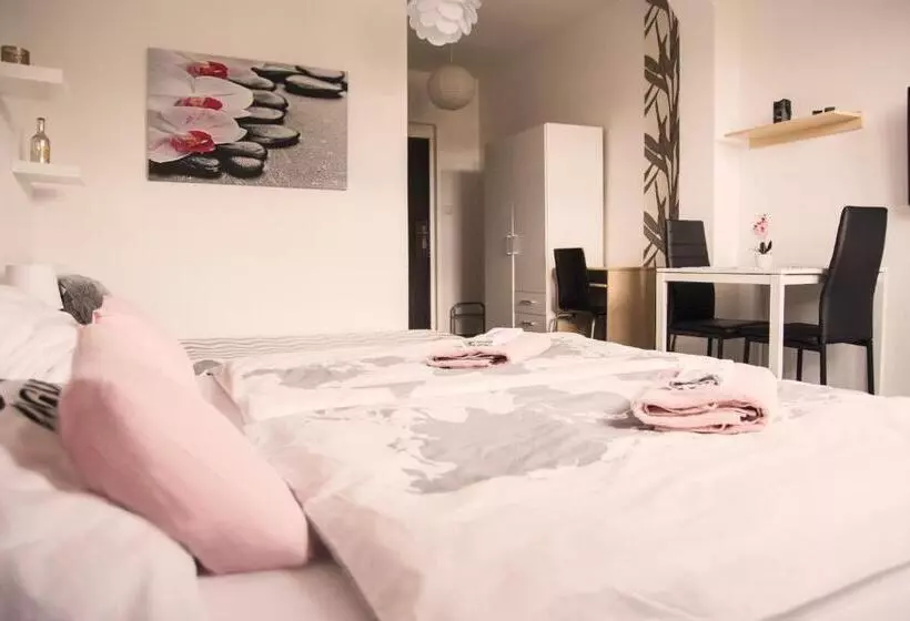 ペンション Guesthouse Zlatý Hrozen