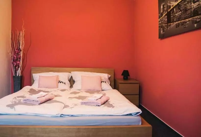 ペンション Guesthouse Zlatý Hrozen