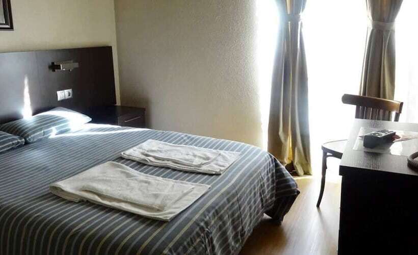 پانسیون Hostal Cal Forner