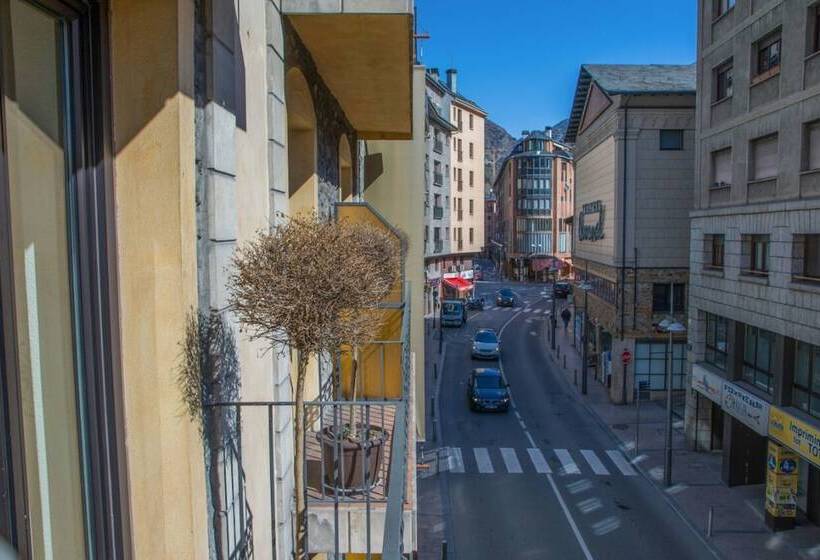 پانسیون Hostal Cal Forner