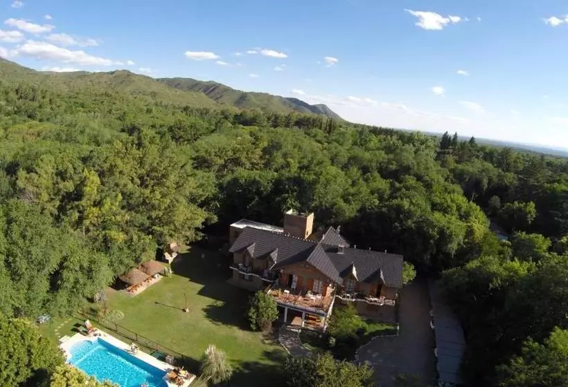 Retkeilymaja Posada La Escondida