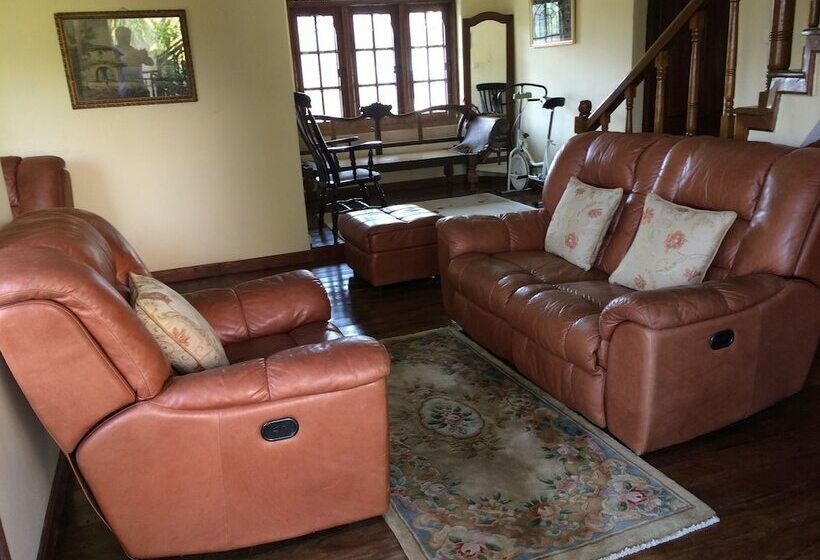 هتل The Norfolk Heritage Airport Villa