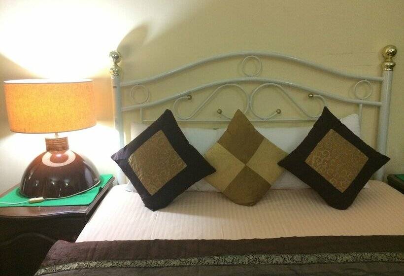 هتل The Norfolk Heritage Airport Villa