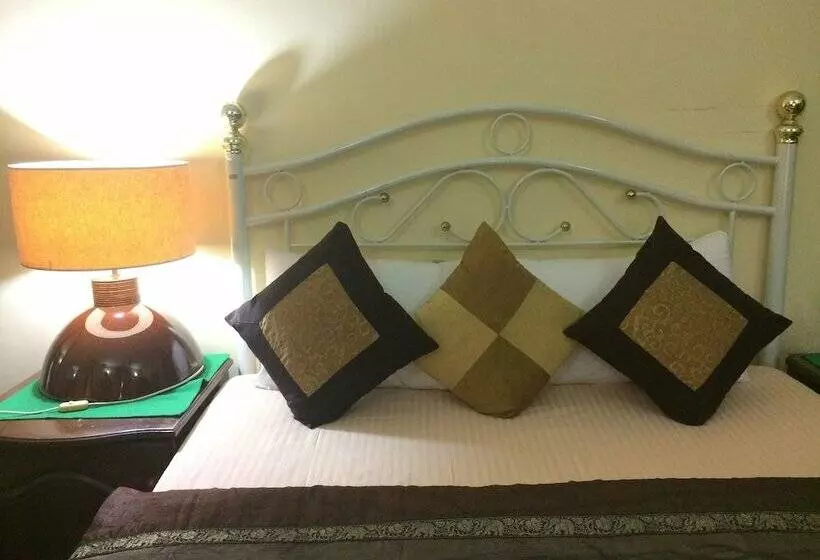 هتل The Norfolk Heritage Airport Villa