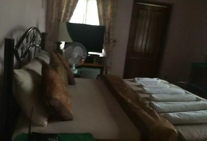 هتل The Norfolk Heritage Airport Villa