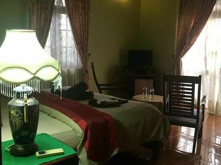 هتل The Norfolk Heritage Airport Villa