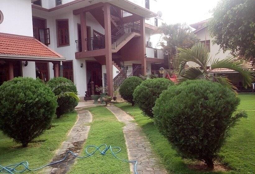 هتل The Norfolk Heritage Airport Villa