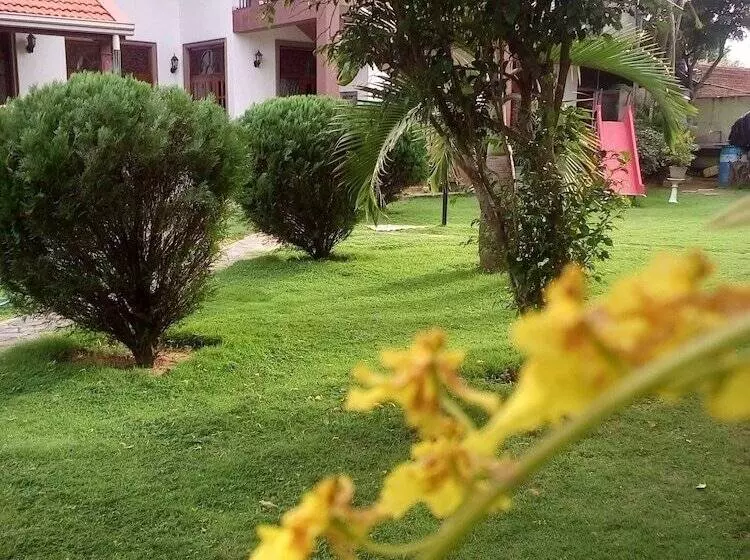 هتل The Norfolk Heritage Airport Villa