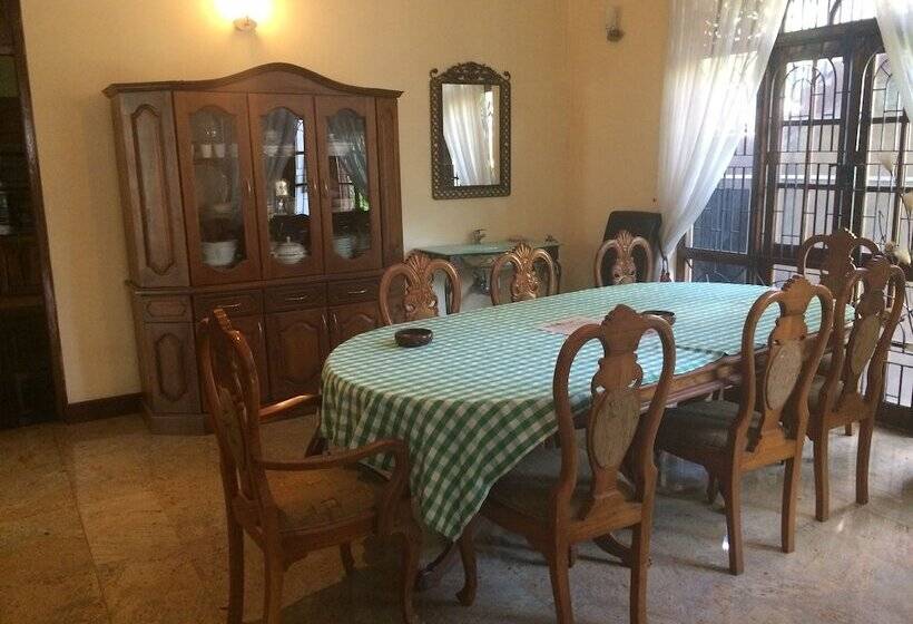 هتل The Norfolk Heritage Airport Villa