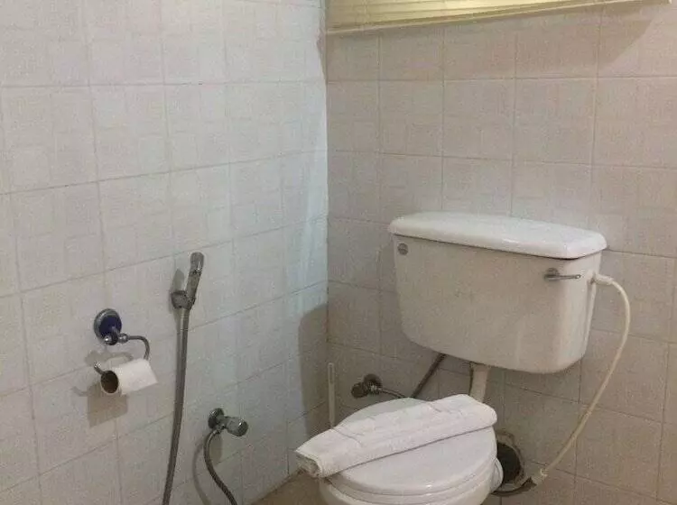 هتل The Norfolk Heritage Airport Villa