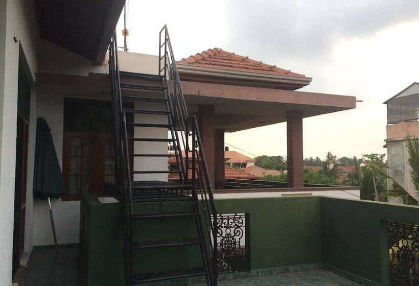 هتل The Norfolk Heritage Airport Villa