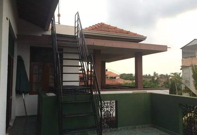 هتل The Norfolk Heritage Airport Villa