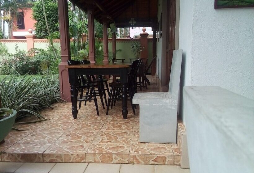 هتل The Norfolk Heritage Airport Villa