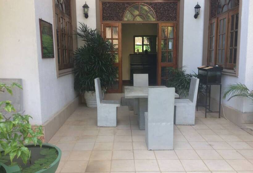 هتل The Norfolk Heritage Airport Villa