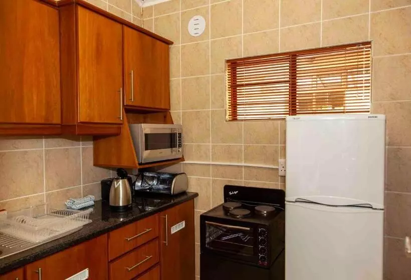 ペンション D Urbanmist Self Catering Guest House